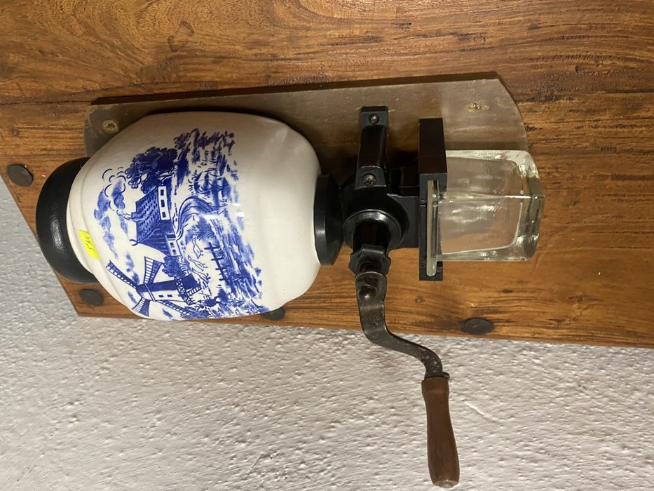 Холандска порцеланова мелничка за кафе кафемелачка делфт delft