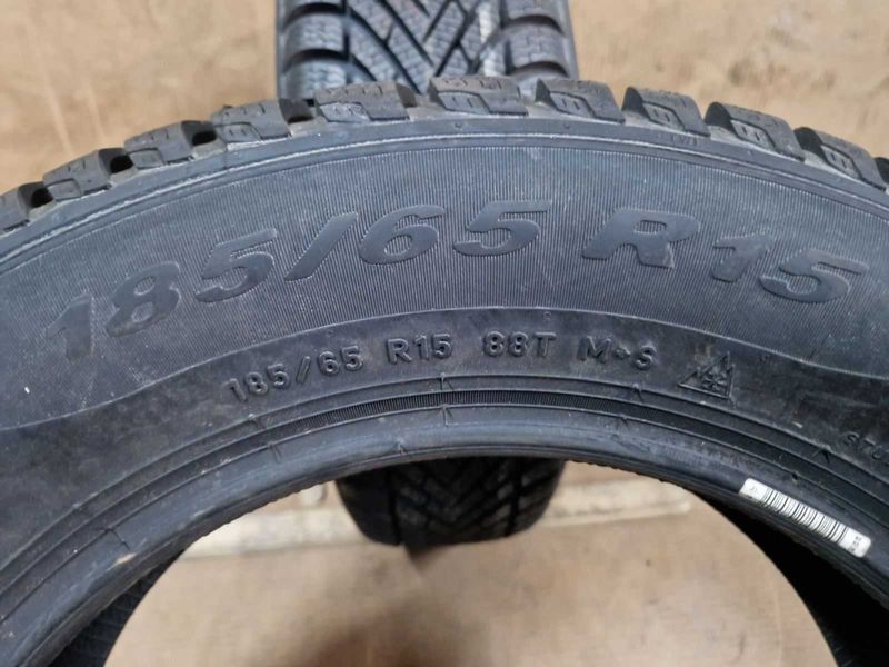 2 Pirelli R15 185/65
нови зимни гуми DOT2719