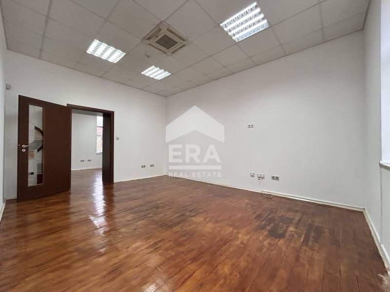 Дава се под наем Офис в София, Център - 55 кв.м за 650 € - Снимка #4