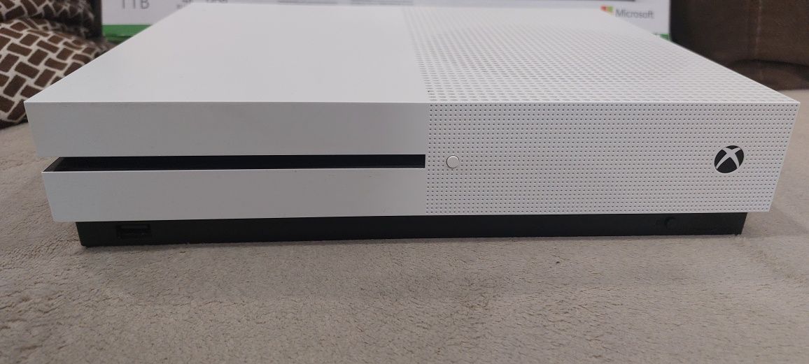 Xbox One S 1tb като нова