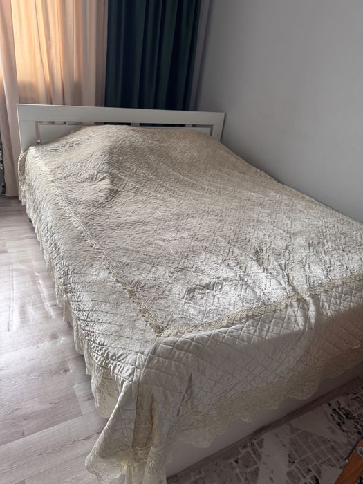 Двухспальный кровать с размером 1,6*2