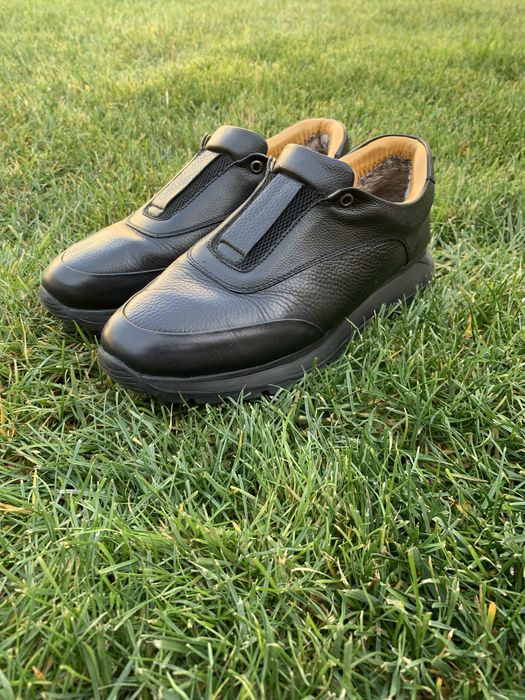 Oyoq kiyim barsofka sotiladi