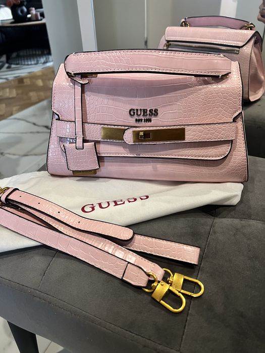 Оригинална чанта Guess