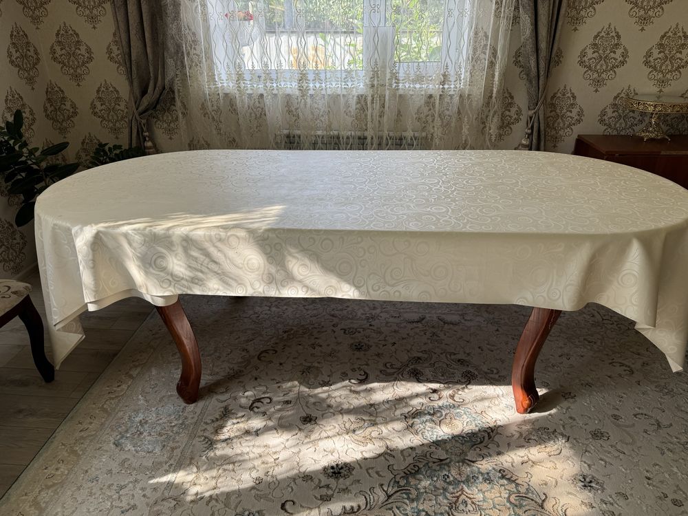 Продам стол со стульями ,стол 2,5 метра,10 стульев