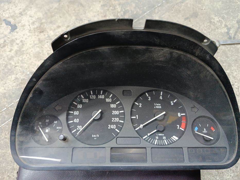 Продам Спидометр от Bmw e39