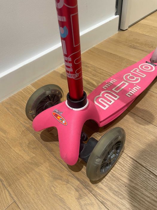 Trotinetă pentru copii Micro - Mini Deluxe Magic LED, Pink