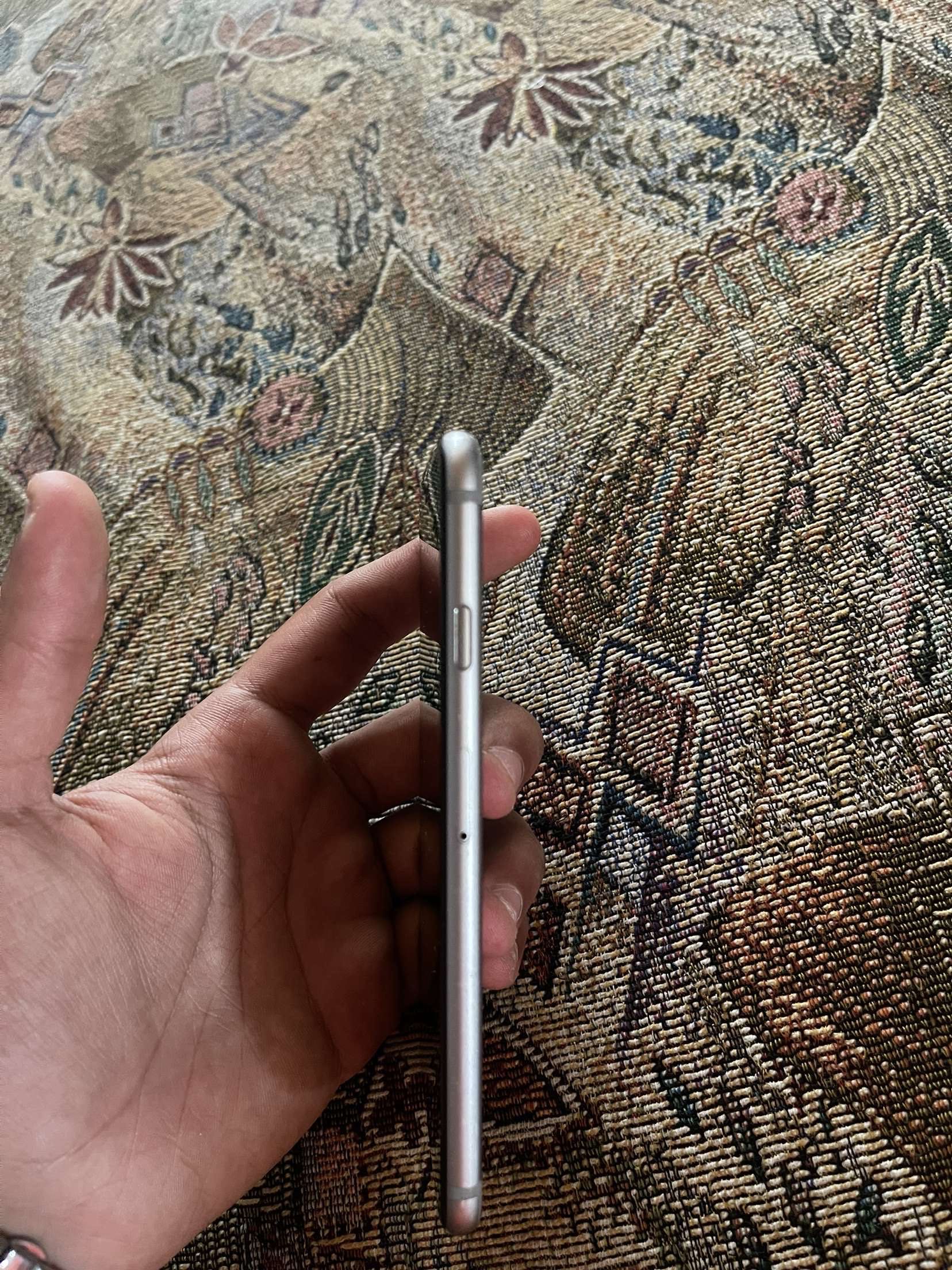iPhone 6s- 32gb.