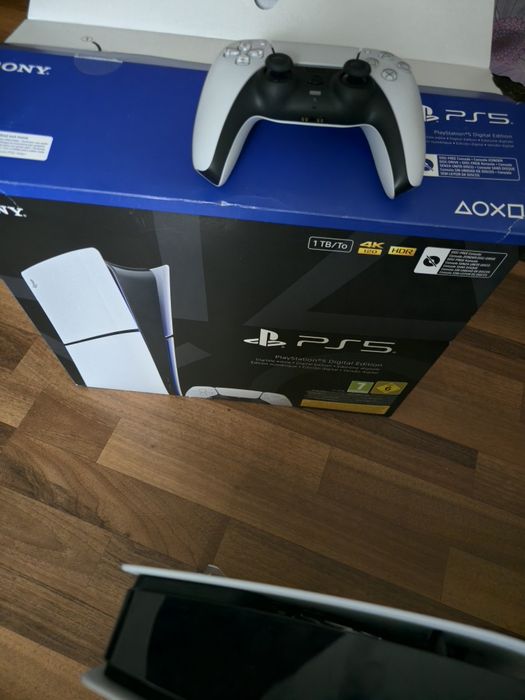PlayStation 5 slim 1 tera 23 luni garanție
