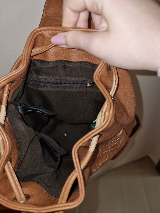 Чанти нови изкустрена кожа и раница