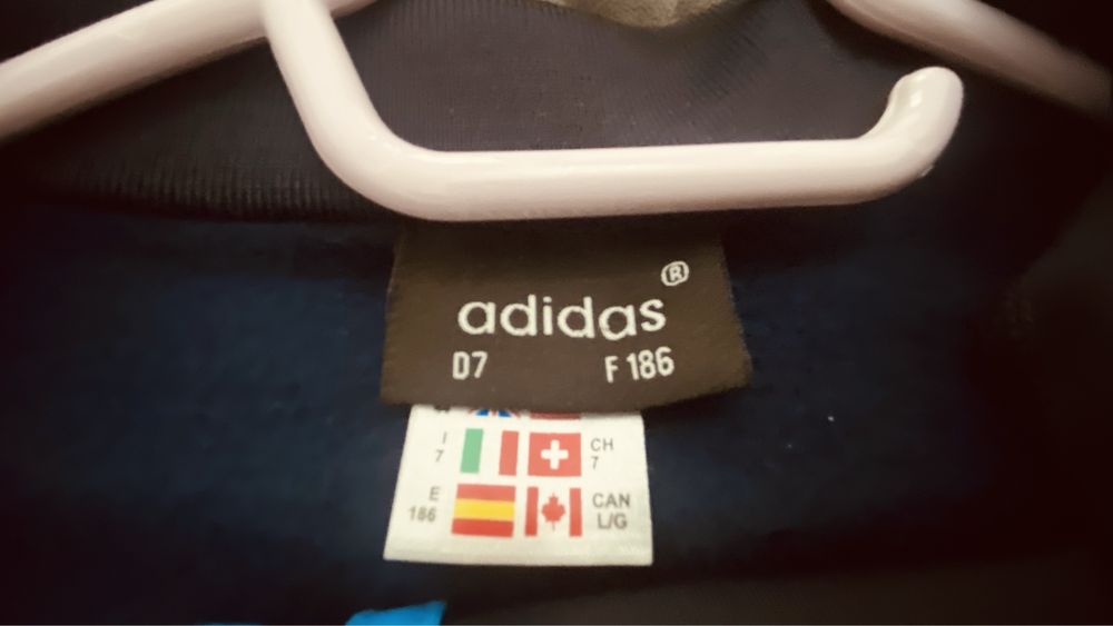 Продаю спортивный костюм adidas