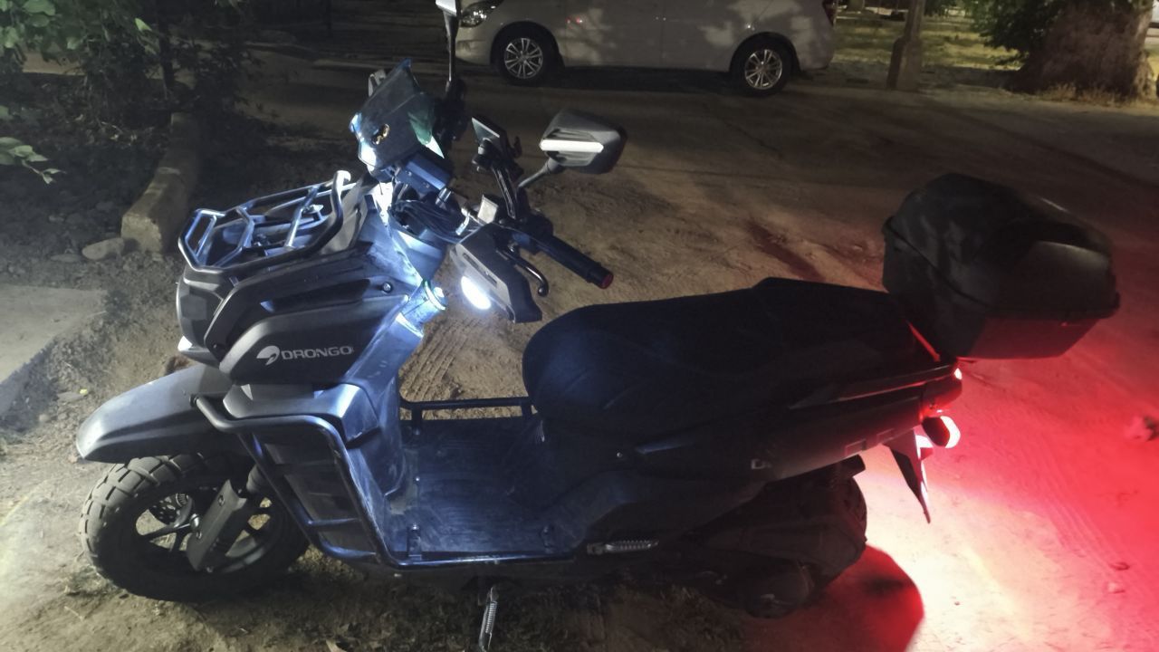Moped Drongo tank