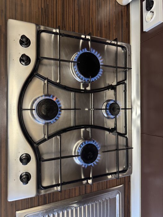 Plita incorporata pe gaz Ariston