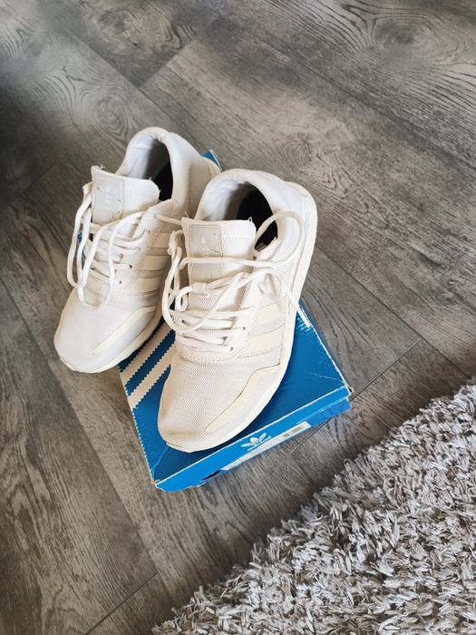 Vând adidași Adidas originali 50 lei
