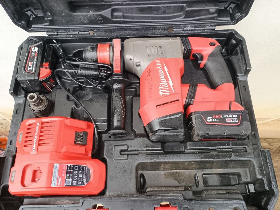 Rotopercutor milwaukee chpx , 2 baterii ,încărcător rapid.cutie