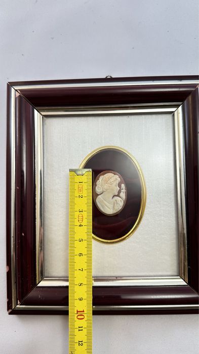 Frumoasa camee sculptata in scoica inramata veche vintage de colectie