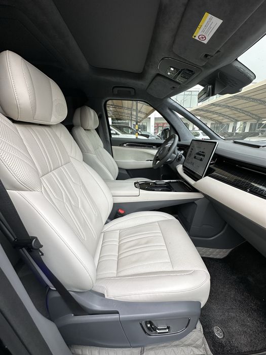 Zeekr 009 yurgan 2023-10