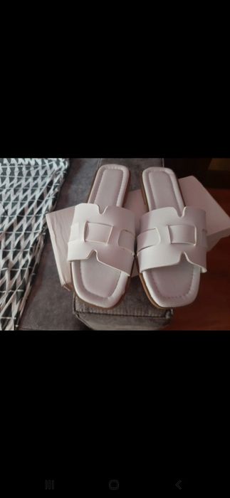 Vind saboți  noi alb și crem mărime  40