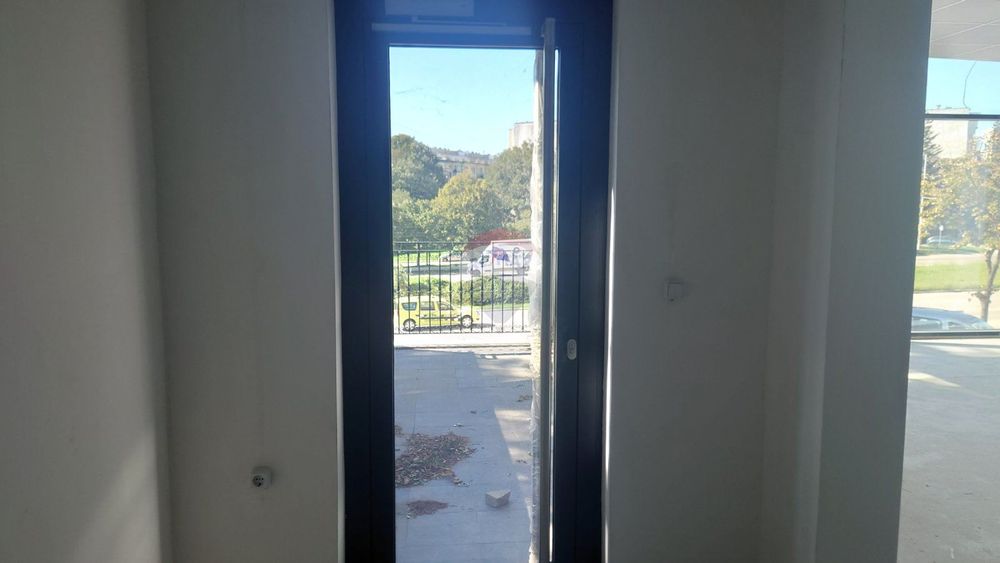 Продава се Магазин в Варна, Чайка - 733 кв.м за 2040 €/кв.м - Снимка #2