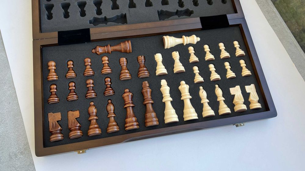 Tabla de sah magnetica pliabila si portabila din lemn