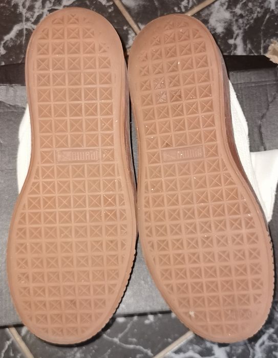 Vând pantofi sport Puma