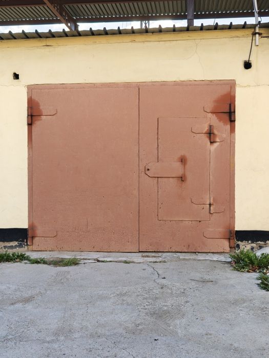 Ворота гаражные в отличном состоянии