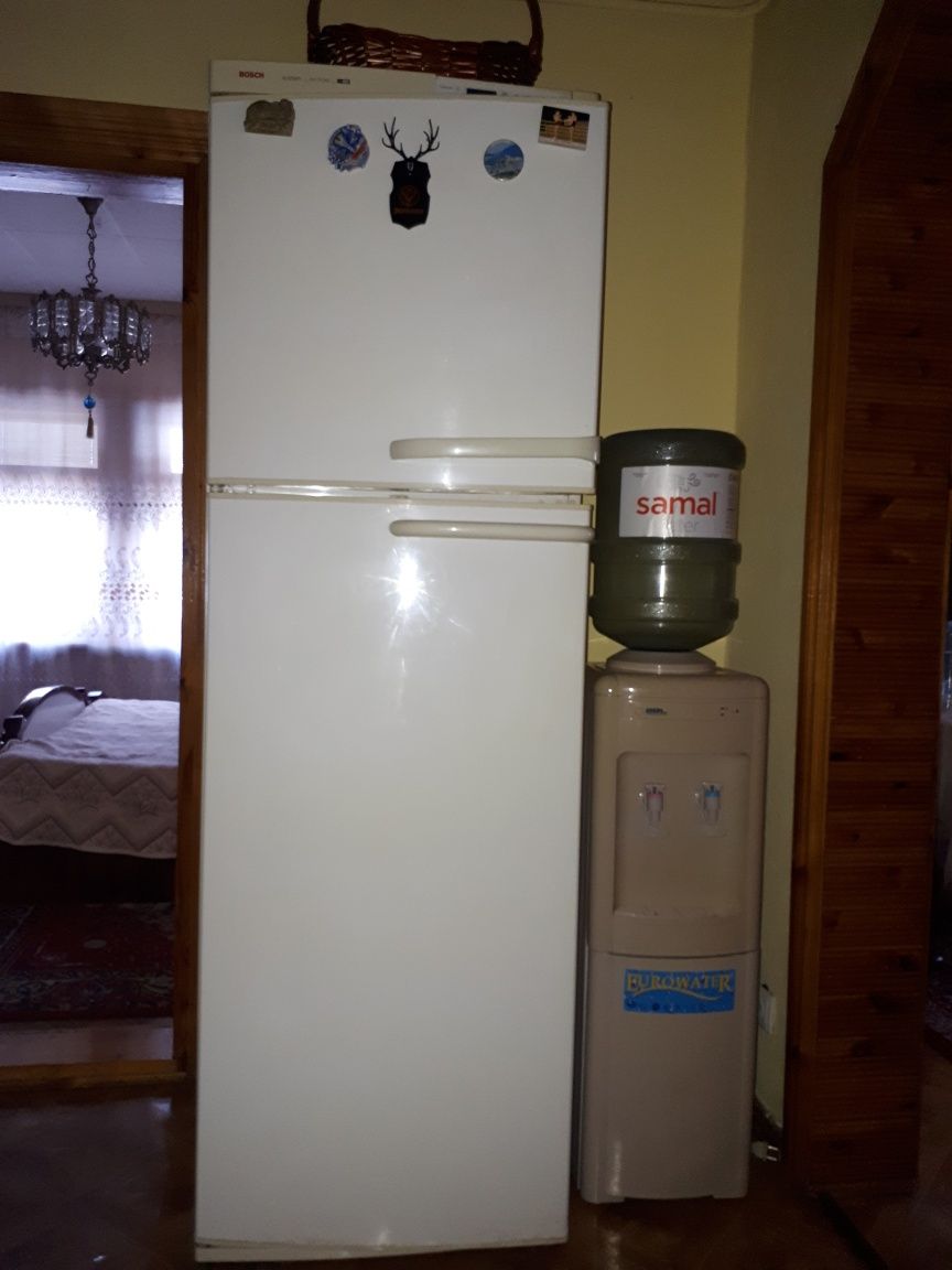 Холодильник двух камерный Bosch