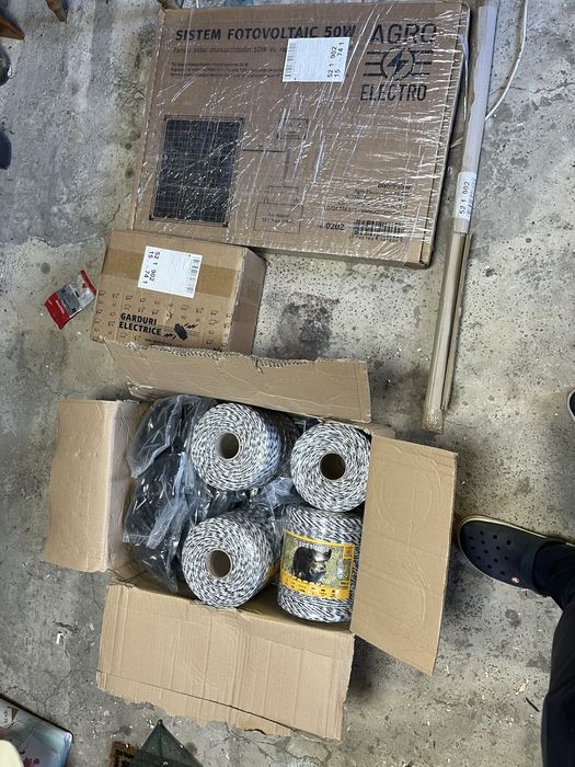 Gard electric cu panou fotovoltaic si acesori