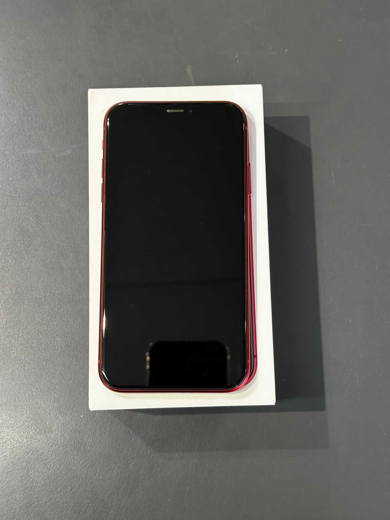 iPhone XR ! Като Нов !