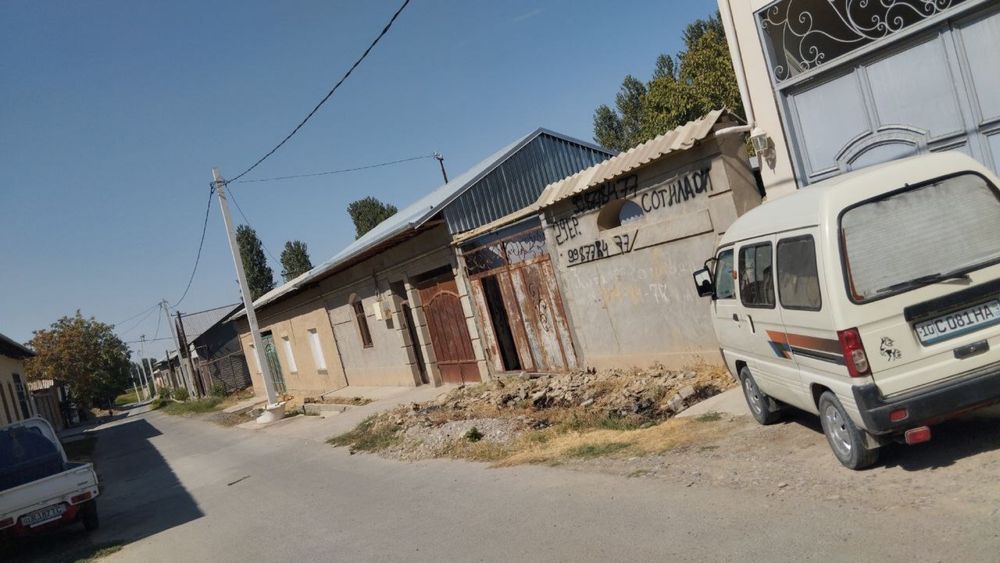 Hovli sotiladi srochna