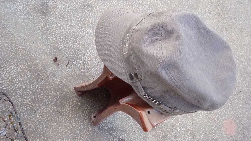 Шапка кепе спортно с козирка military BENETTON с кристали Сваровски