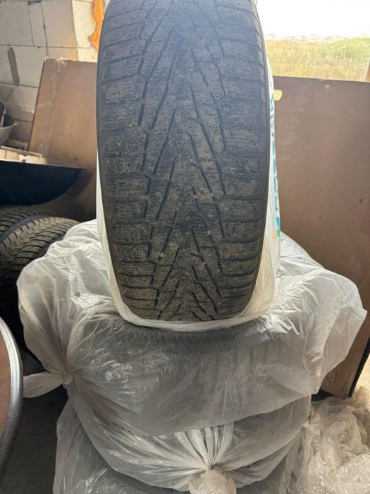 Продам шины 
Без камерка
Размер 285/60/18
