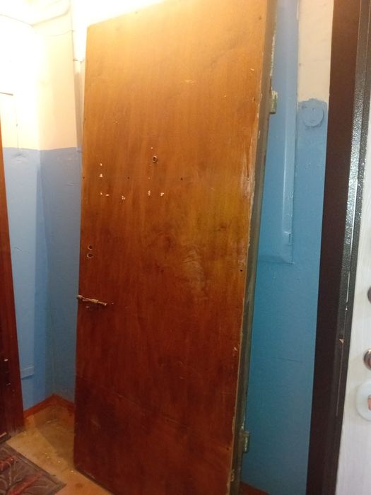 Продам дверь входную (металл/дерево)