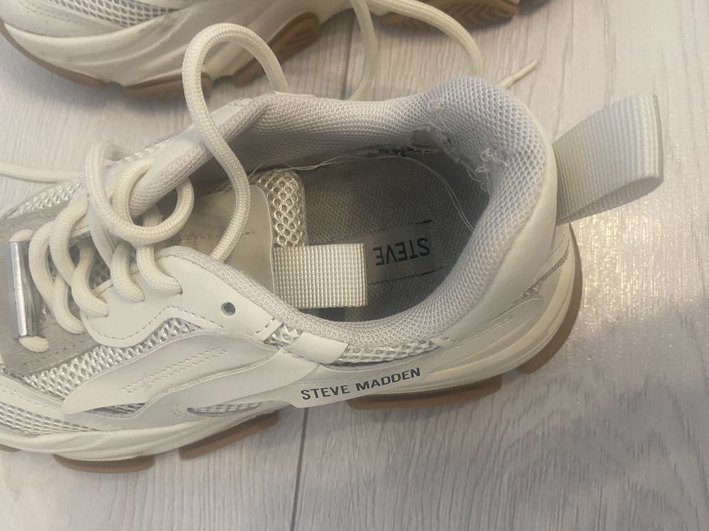 Adidasi Steve Madden