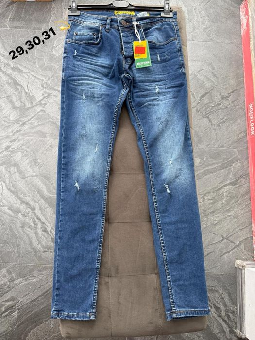 Blugi barbatesti- noi, cu eticheta