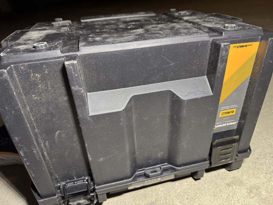 Lada scule dewalt McLaren