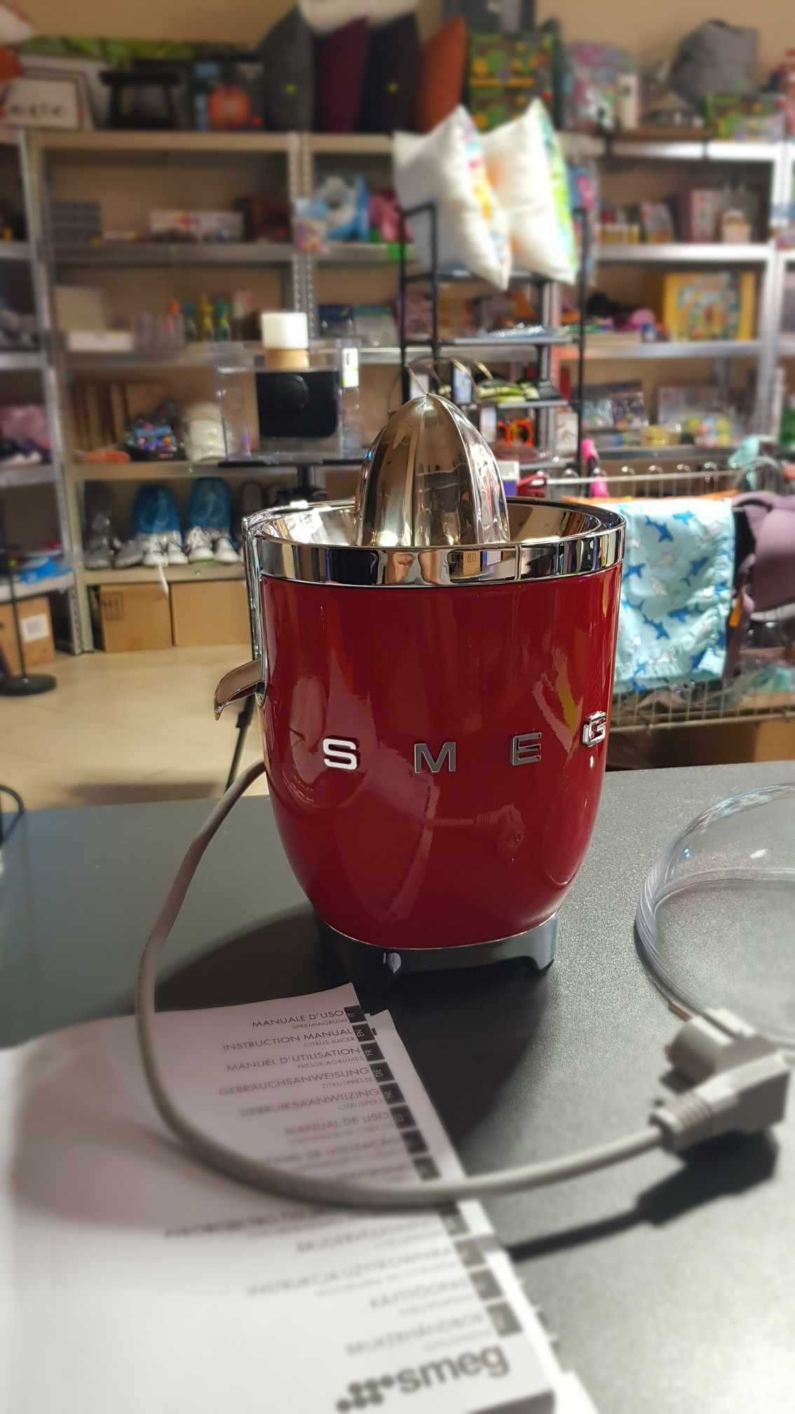 Сокоизстисквачка за цитруси Smeg Red CJF01