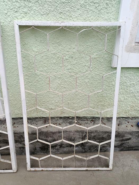 Продам металлические решетки для окон