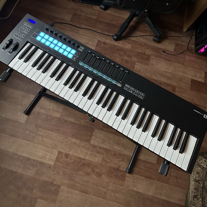 midi-клавиатура launchkey61