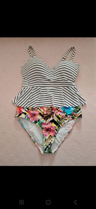 Costum de baie întreg 
Lungime 66 cm.