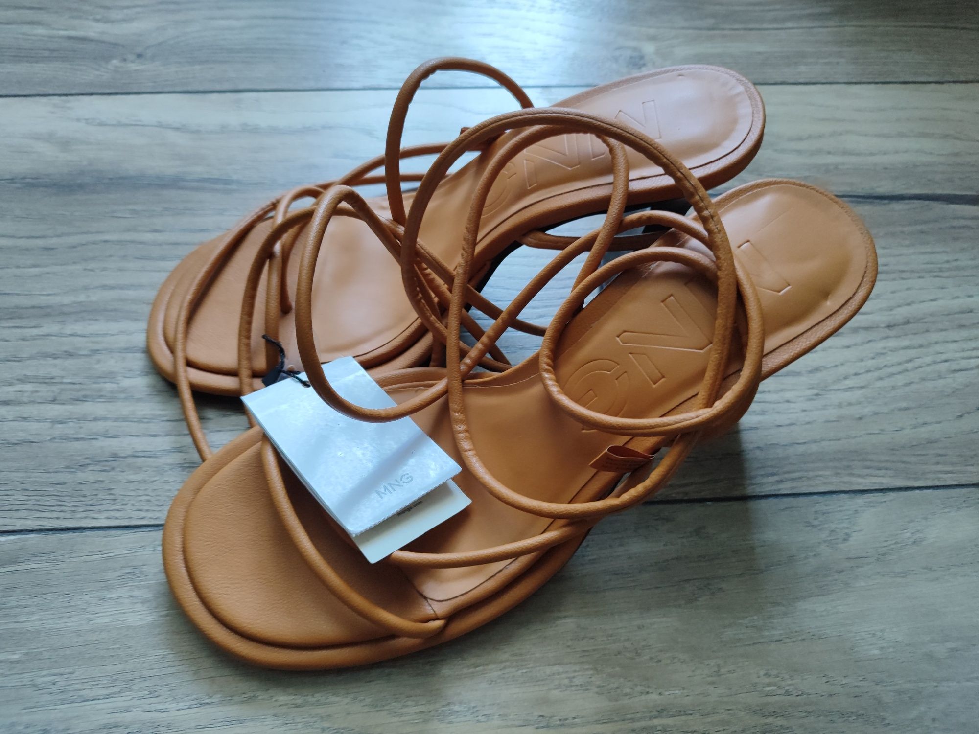 С етикет! Нови сандали на Mango и Zara