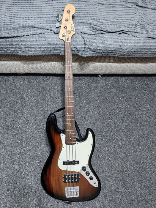 Бас гитара в очень хорошем состоянии