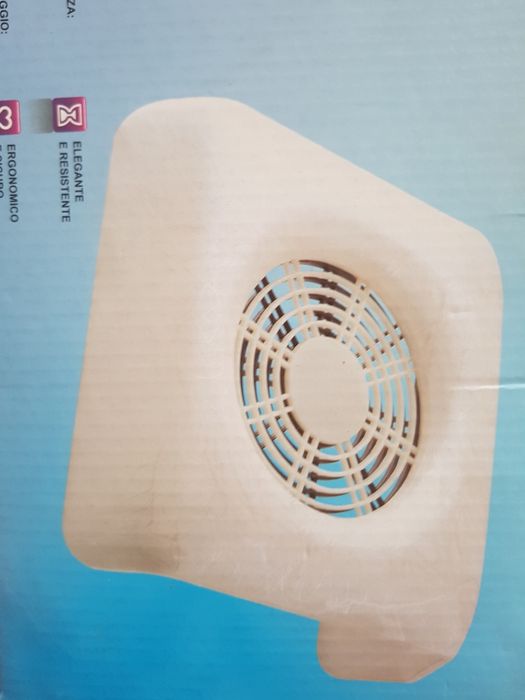 Aspirator praf unghii false