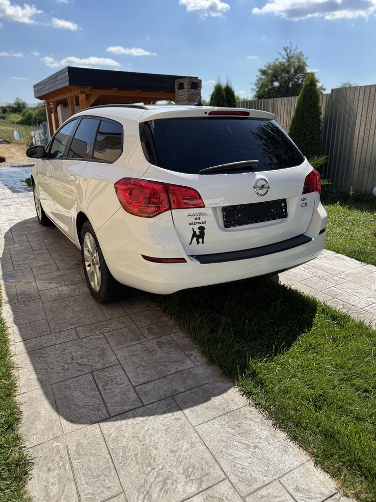 Opel astra J  2012