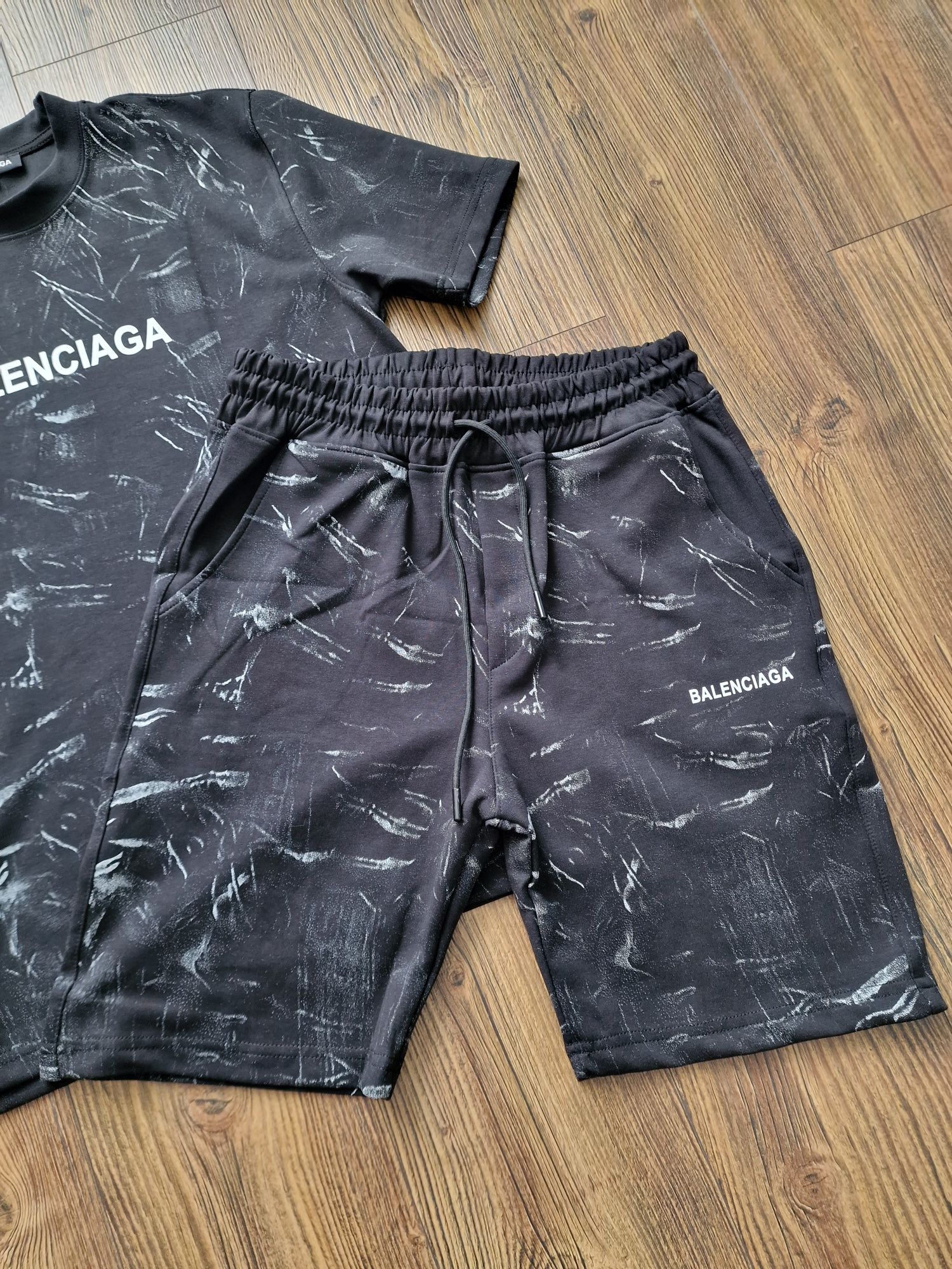 Мъжки екип къси панталони и тениска BALENCIAGA размер S M L XL 2XL 
На