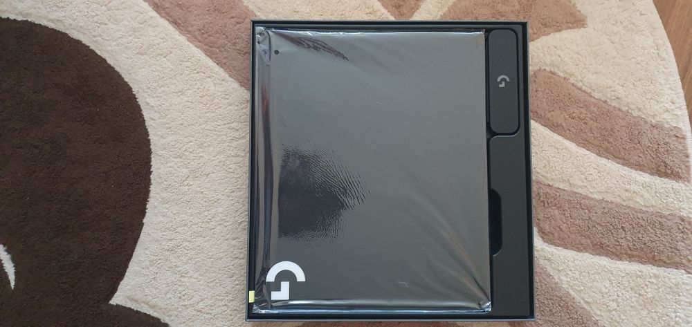 Logitech Wireless Gaming mouse pad