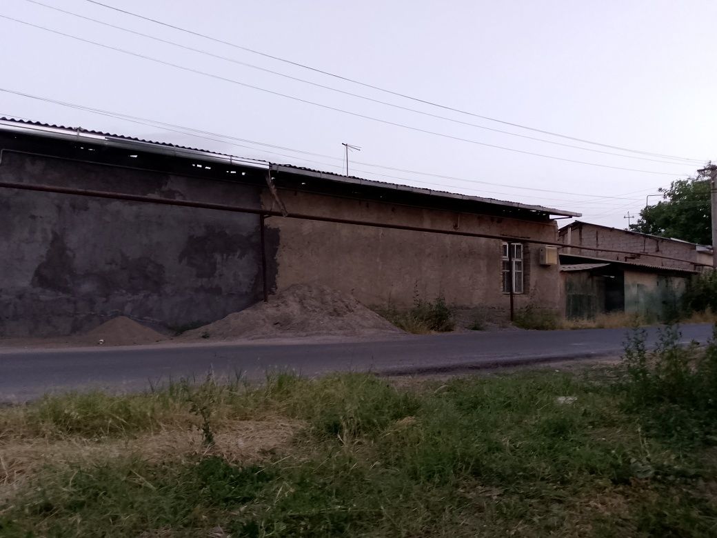 Uy sotiladi dorimon temiryoʻlchilarida  suv 2ta liniya gaz sovet 2ta
