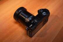 Sony a6000 cu objectiv f2.8 60mm