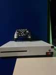 Vând Xbox one s utilizat