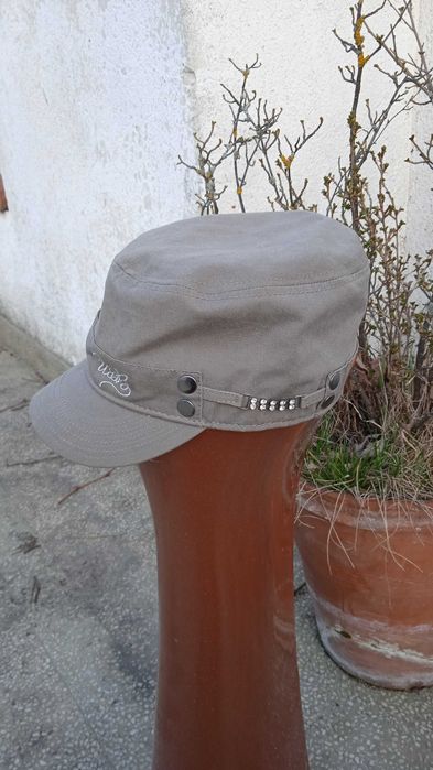 Шапка кепе спортно с козирка military BENETTON с кристали Сваровски