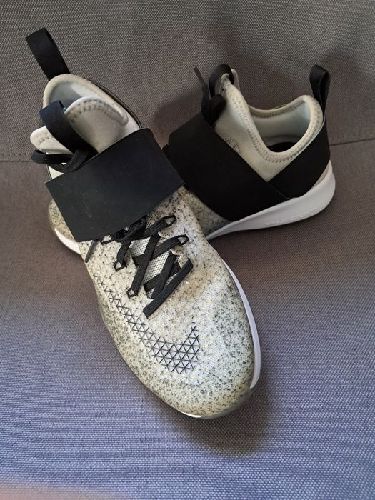 Маратонки Nike 36.5